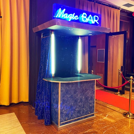 magic-bar-animation-casino-geneve-magicien-derriere-un-comptoir-organisation-soiree-casino