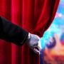 Animation avec personne de petite taille foire et fête foraine à l'ancienne - Rétro