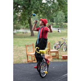 Spectacle clown Acrobatique - Bouche Cousue - Équilibriste - Acrobate