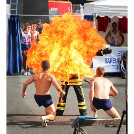Homme torche - Torche humaine - Homme enflammé vivant - Cascadeur de feu - Spectacle de flammes et Lyon show fire