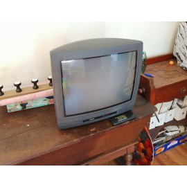 decoration-annee-80-annee-90-lyon-TV-rétro-vintage-ancienne