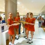 Rollers Girls à Lyon - Serveuses en rollers - Animation service en roller soirée événementielle - Hôtesse en rollers ou patin à 