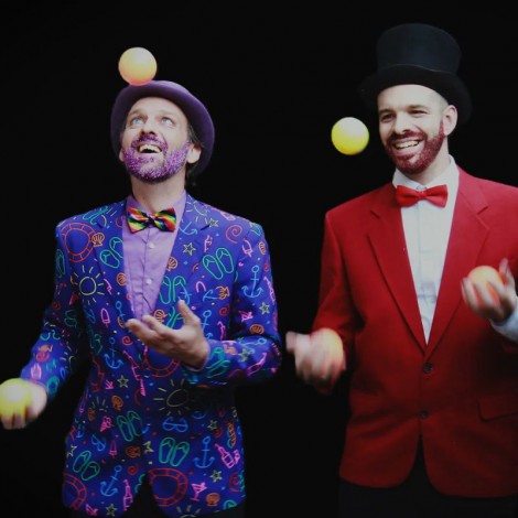Spectacle pour enfants avec Artiste jongleur et équilibriste pour arbre de Noël à Lyon