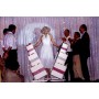 Faux-Gateau-d'anniversaire-avec-sosie-maryline-monroe-gateau-factice-replique-d-un-enorme-gateau