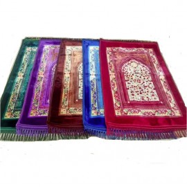 location-decoration-orientale-lyon-tapis-priere-pour-ceremonie-religieuse-musulman