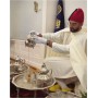 service-de-the-avec-serveur-en-tenu-traditionnel-jabador-reception-traiteur-orientale-marocain-pres-de-lyon