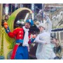 Animation de rue sur le thème de Noël - spectacle-animation-de-rue-lyon-noel-echassier-deguise-en-gavroche