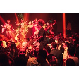 percussionniste-musicien-tam-tam-djembe-lyon-mix-dj-electro-housse-music