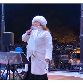 chanteur-chanteuse-chansons-noel-ehpad-maison-de-retraite-personnes-agees