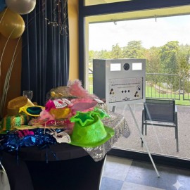 location-photobooth-lyon-box-photo-animation-borne-a-selfies-boite-photo-photomathon