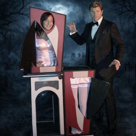 Tour de Magie de la Femme coupée en 2 morceaux avec Rino Baldile magicien