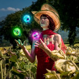 jongleur-jongleuse-LED-spectacle-lumiere-bourg-en-bresse-ain-01-amberieux-en-bugey