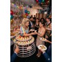 service-insolite-original-de-douceur-friandises-boissons-desserts-sur-robe-comptoir-a-gourmandises