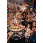 service-insolite-original-de-douceur-friandises-boissons-desserts-sur-robe-comptoir-a-gourmandises