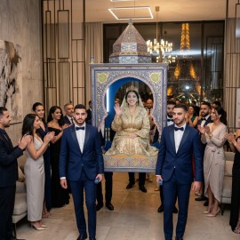 location-carrosse-princier-amaria-luxe-lyon-mida-chaise-porteur-69-mariage-marocain-oriental-decoration-arrivee-de-la-mariées