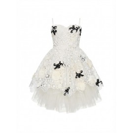 location-robe-blanche-courte-sexy-motifs-fleurs-noires-dentelles-juppon-tulle-blanc-lyon