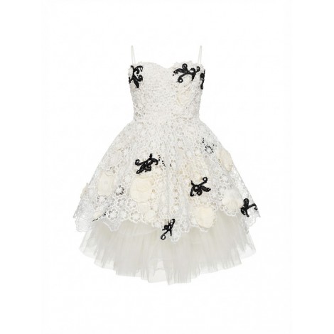 location-robe-blanche-courte-sexy-motifs-fleurs-noires-dentelles-juppon-tulle-blanc-lyon