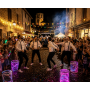 groupe-folklorique-lumineux-musiciens-percussionistes-orchestre-percussion-tambours-lumiere-animation-musicale-LED-groupe-musica