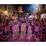 groupe-folklorique-lumineux-musiciens-percussionistes-orchestre-percussion-tambours-lumiere-animation-musicale-LED-groupe-musica