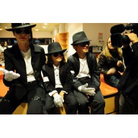 Danseurs déguisé en Mickael Jackson - Spectacle de danse thème Mickael Jackson