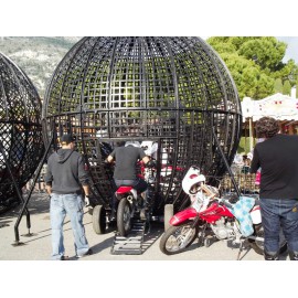 Boule de la mort - Spectacle et acrobaties à moto dans un sphère géante - Acrobaties à moto