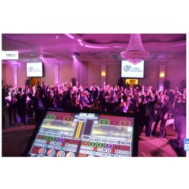DJ Lyon qui mixe sur écran géant tactile - Table de mixage transparente - DJ Haut de Gamme - DJ Original soirée